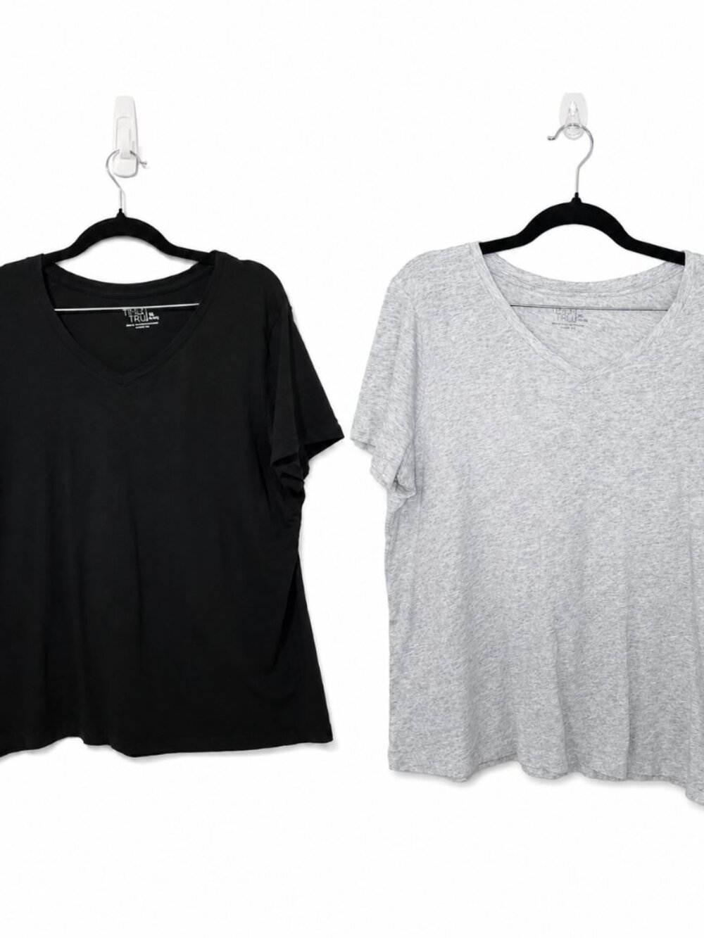 🖤🩶 2-Piece Time and Tru V-Neck T-Shirt Bundle Black & Gray Women’s XL 16-18